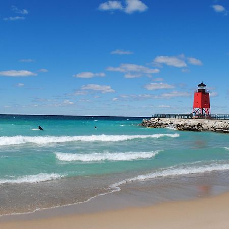Charlevoix Inn & Suites Surestay Collection By Best Western Extérieur photo