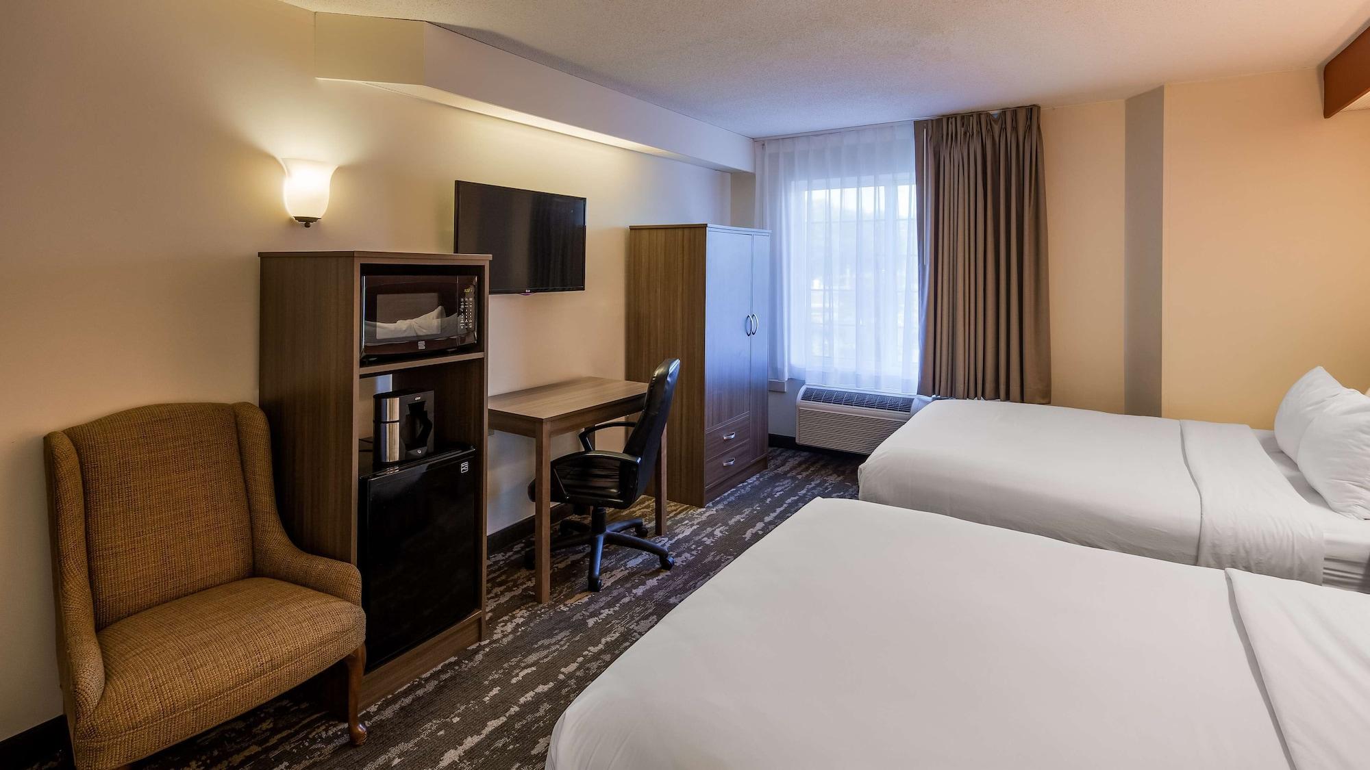 Charlevoix Inn & Suites Surestay Collection By Best Western Extérieur photo