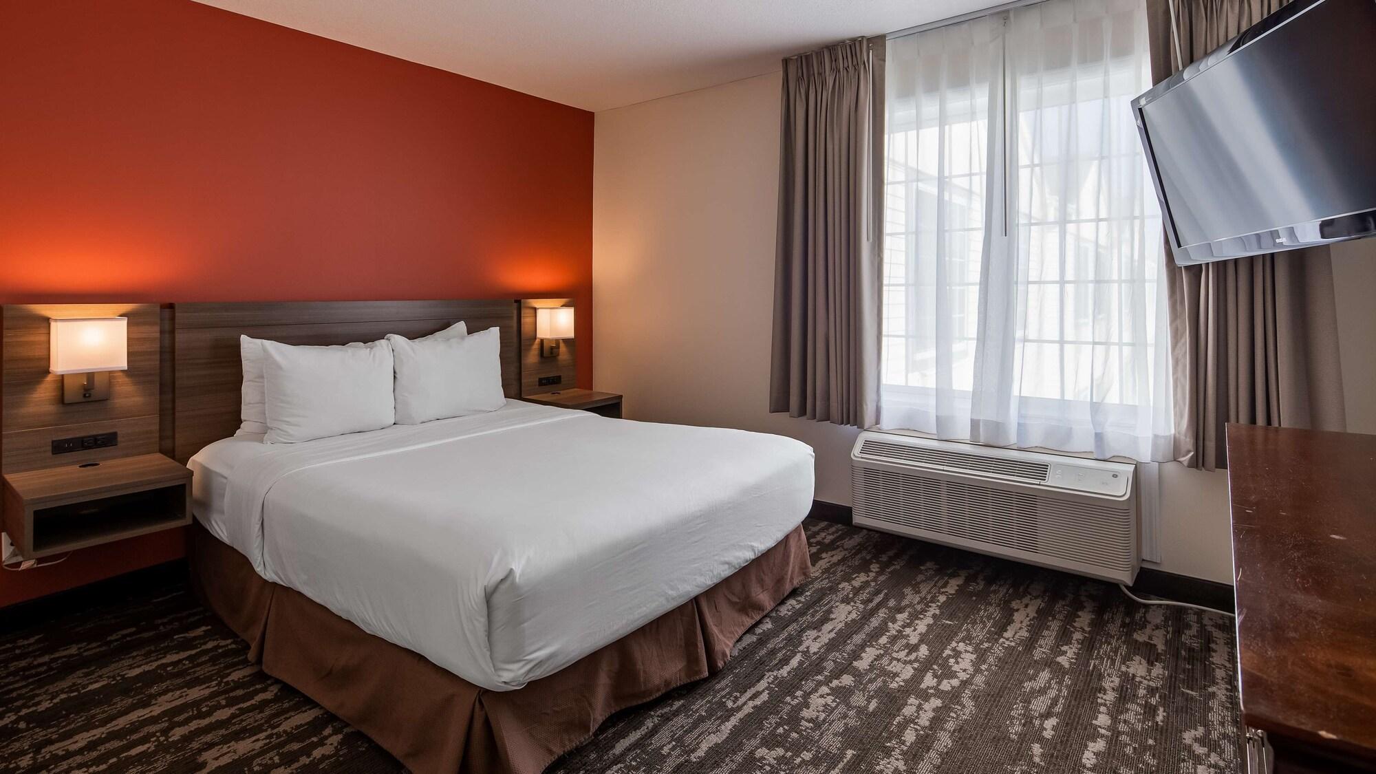 Charlevoix Inn & Suites Surestay Collection By Best Western Extérieur photo
