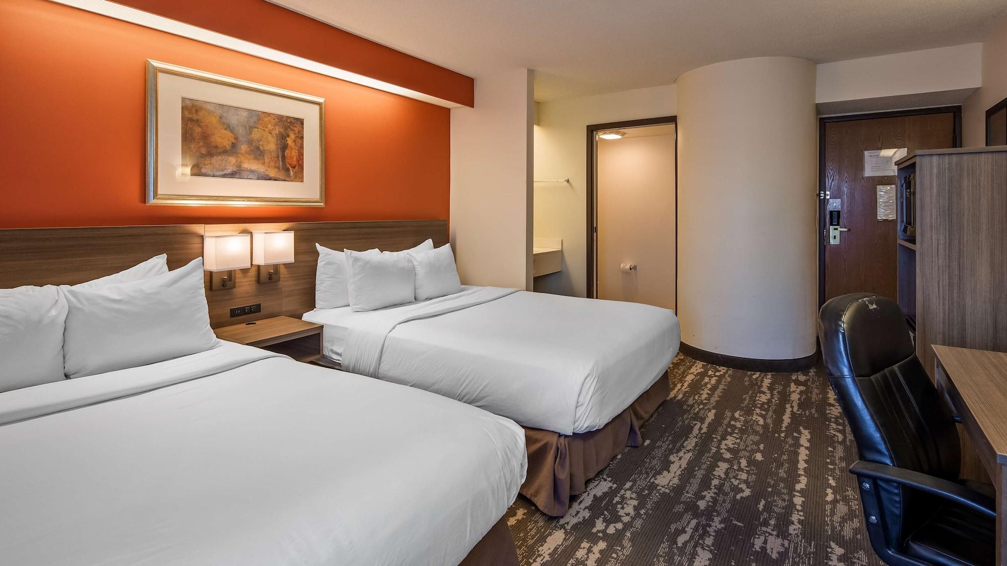 Charlevoix Inn & Suites Surestay Collection By Best Western Extérieur photo