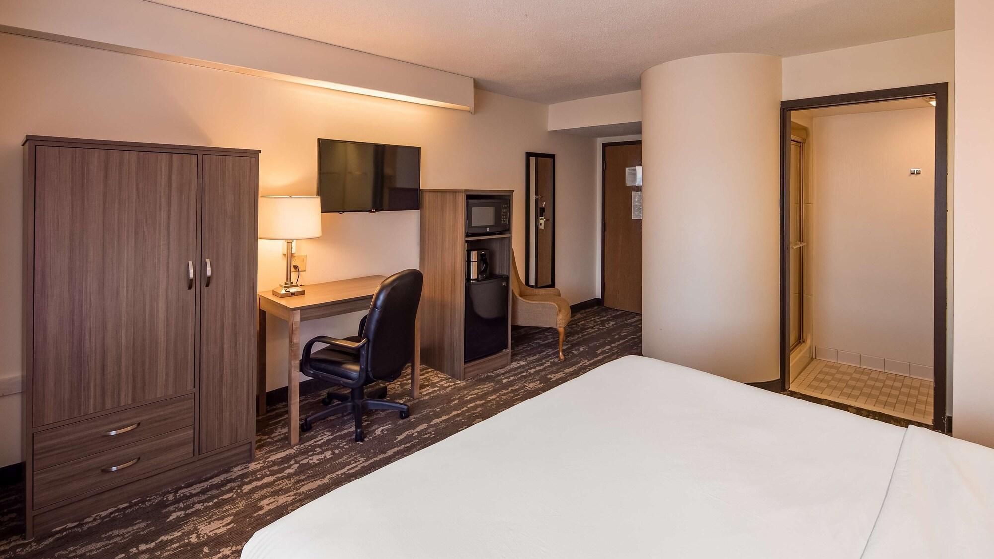 Charlevoix Inn & Suites Surestay Collection By Best Western Extérieur photo