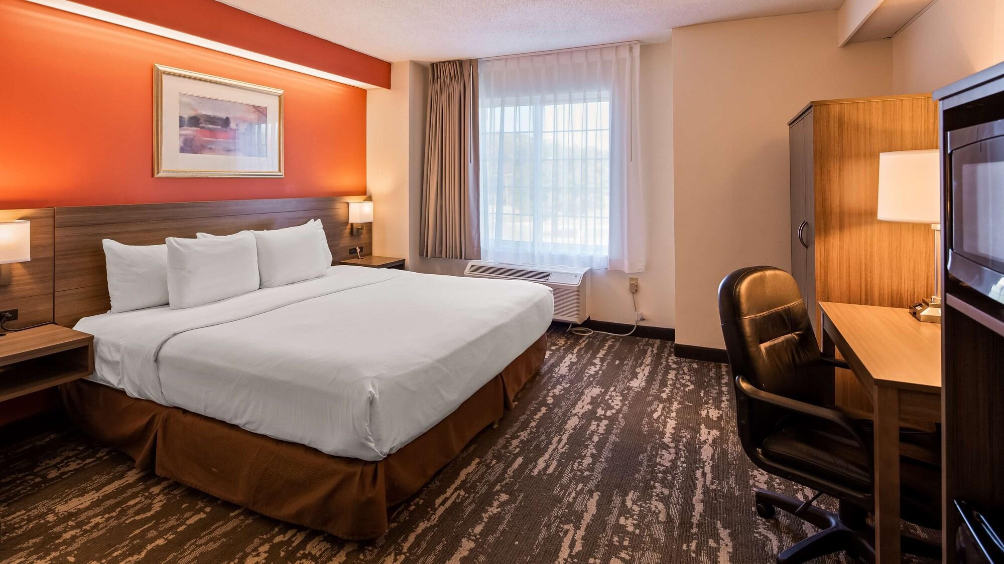 Charlevoix Inn & Suites Surestay Collection By Best Western Extérieur photo