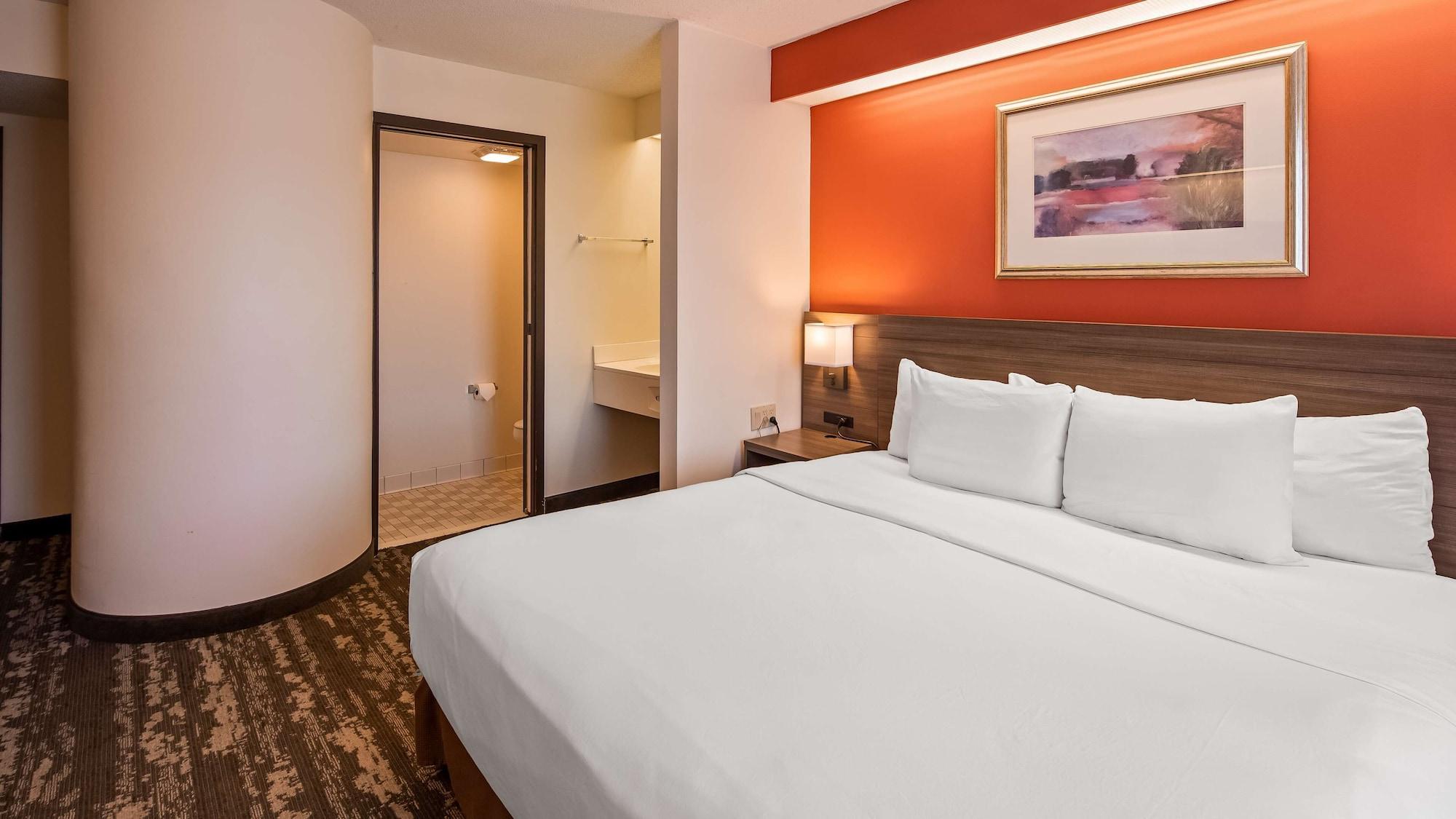 Charlevoix Inn & Suites Surestay Collection By Best Western Extérieur photo