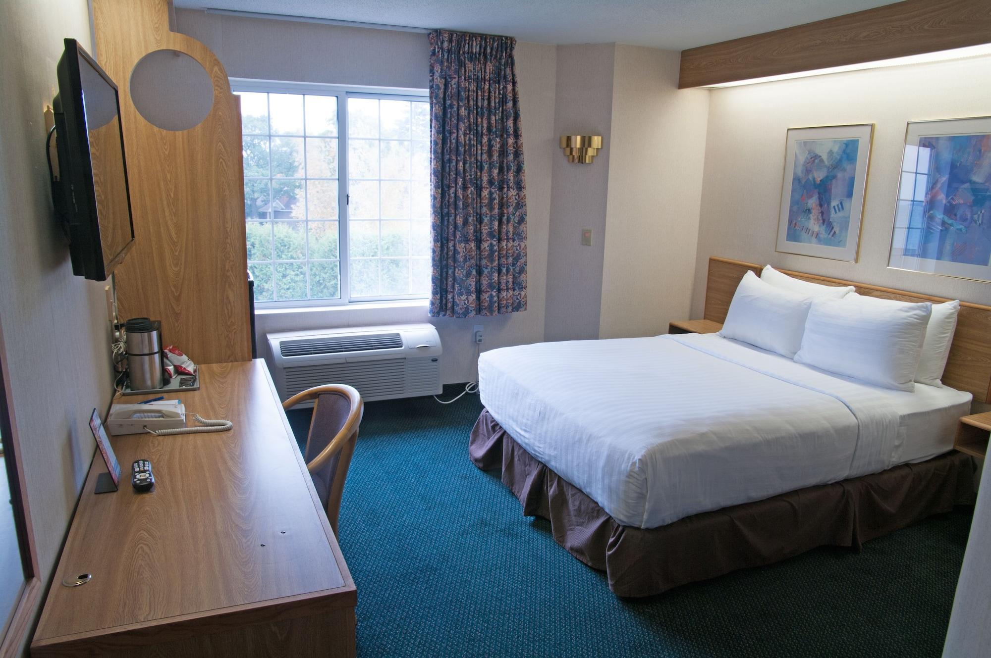 Charlevoix Inn & Suites Surestay Collection By Best Western Extérieur photo