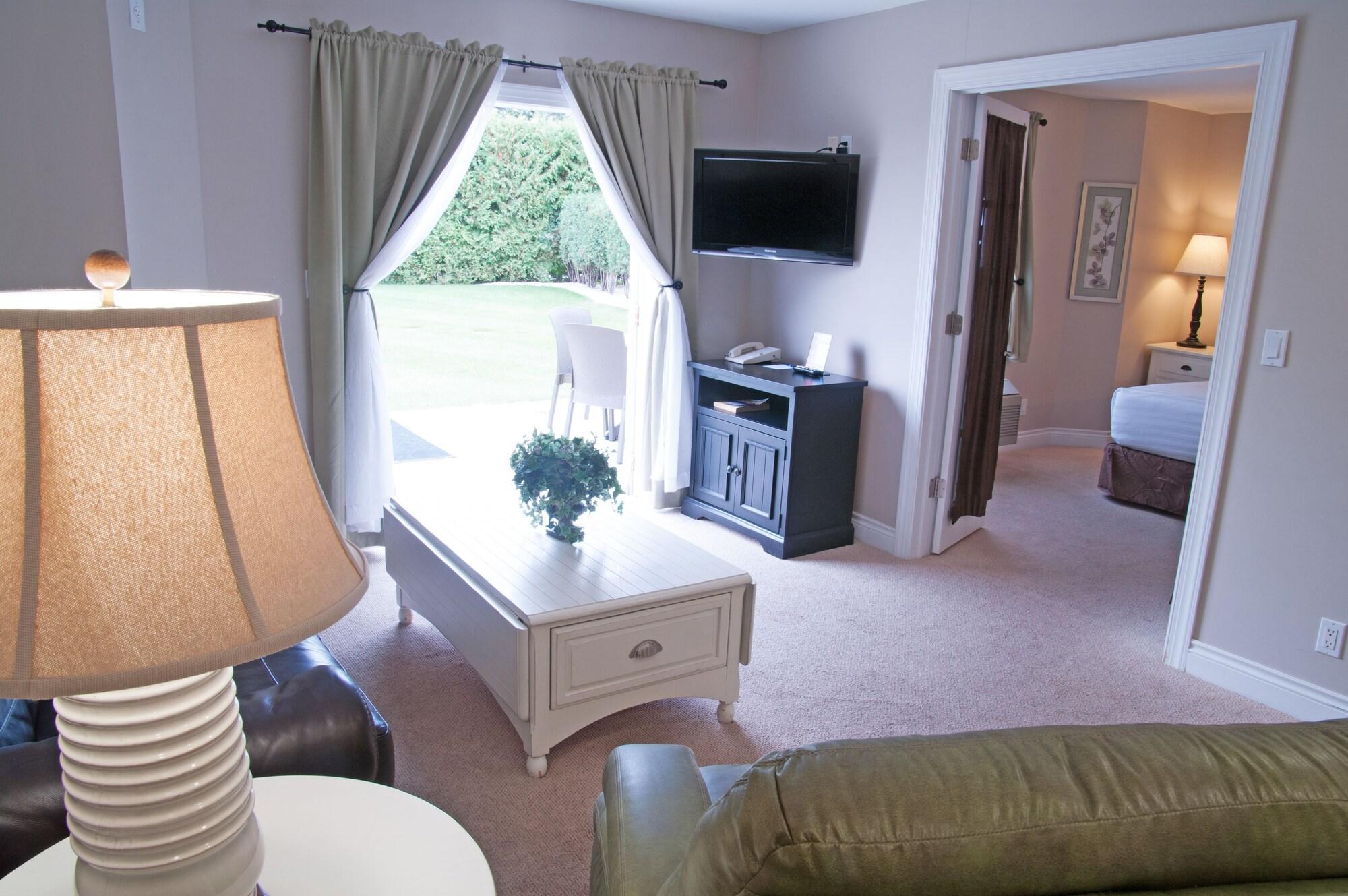 Charlevoix Inn & Suites Surestay Collection By Best Western Extérieur photo