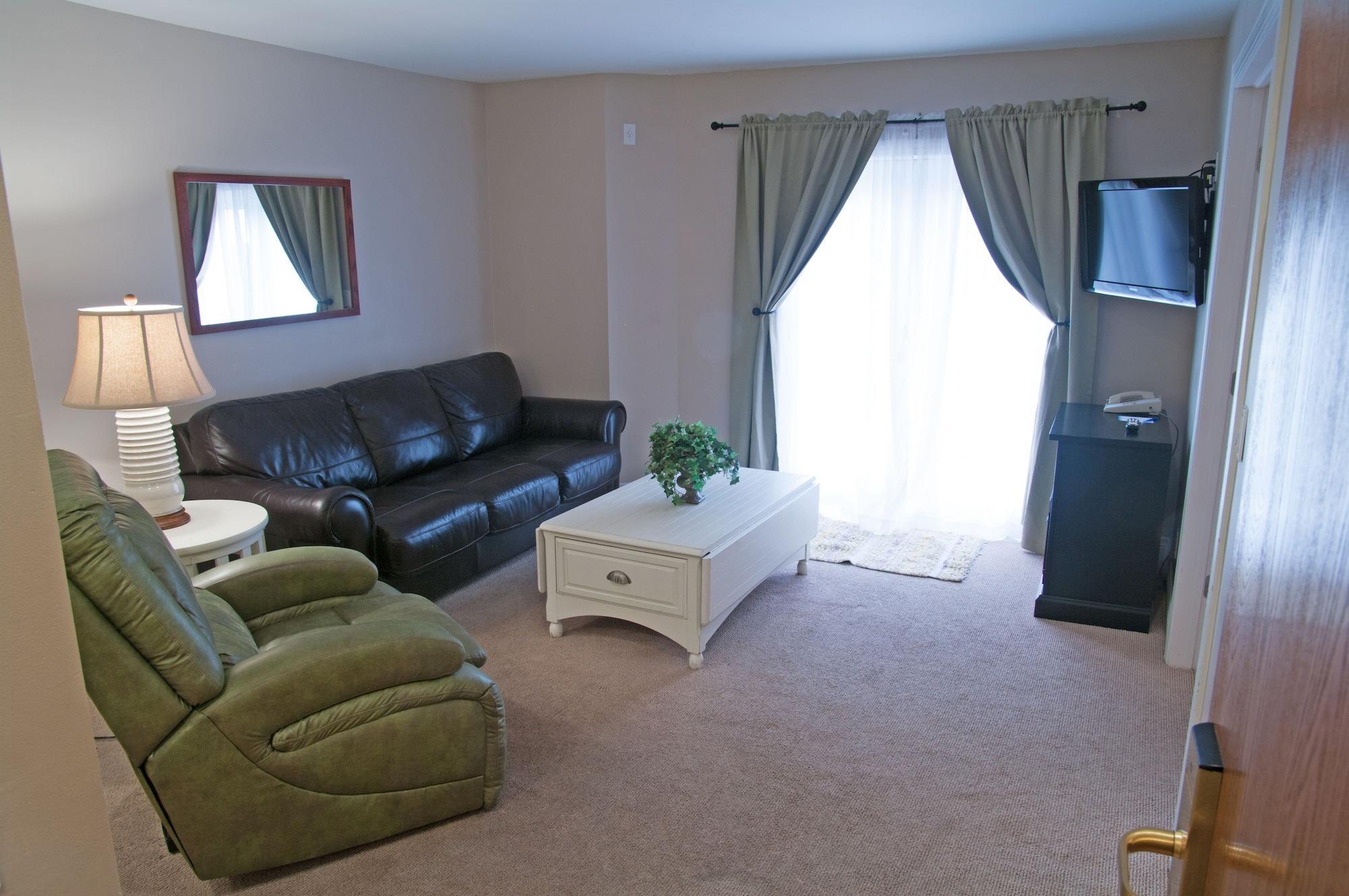 Charlevoix Inn & Suites Surestay Collection By Best Western Extérieur photo