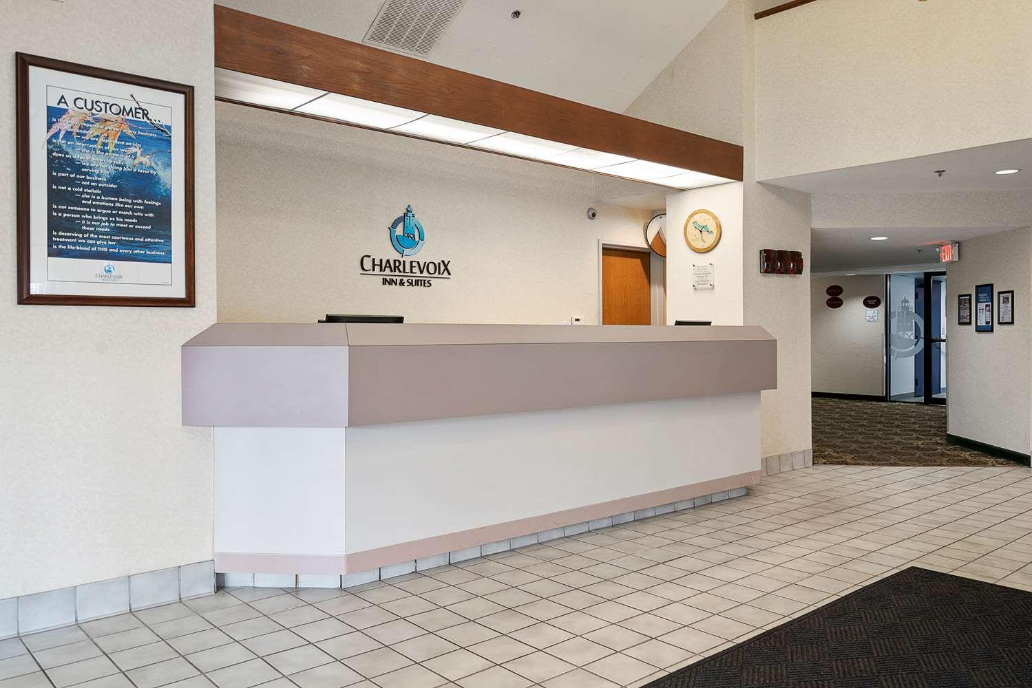 Charlevoix Inn & Suites Surestay Collection By Best Western Extérieur photo