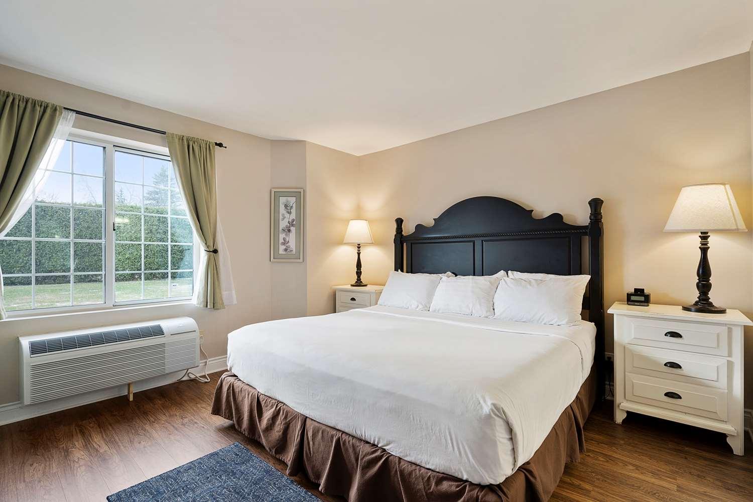 Charlevoix Inn & Suites Surestay Collection By Best Western Extérieur photo