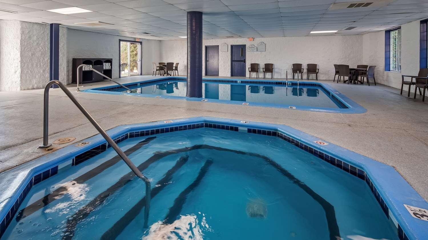 Charlevoix Inn & Suites Surestay Collection By Best Western Extérieur photo