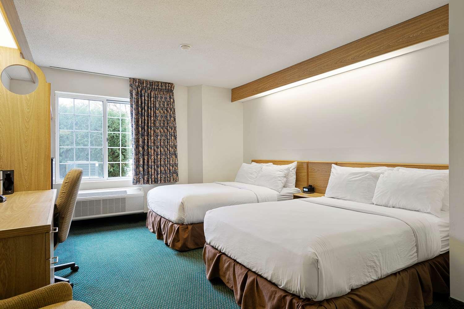 Charlevoix Inn & Suites Surestay Collection By Best Western Extérieur photo