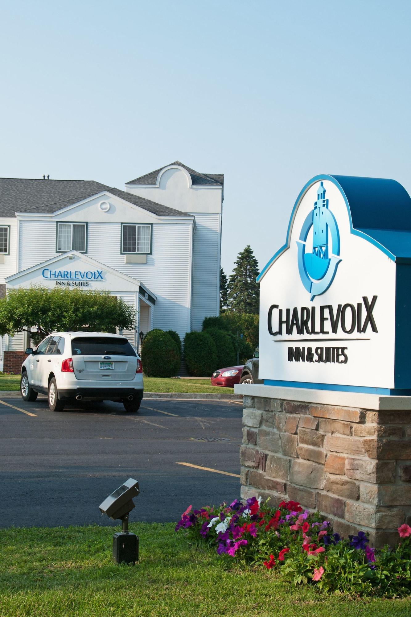 Charlevoix Inn & Suites Surestay Collection By Best Western Extérieur photo