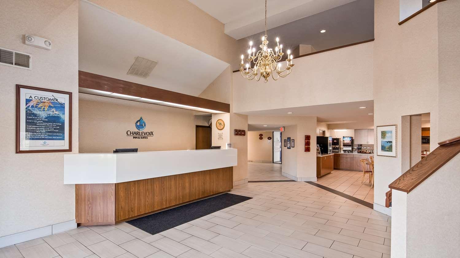 Charlevoix Inn & Suites Surestay Collection By Best Western Extérieur photo