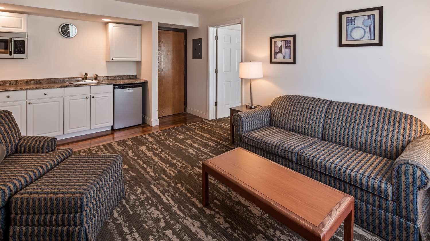 Charlevoix Inn & Suites Surestay Collection By Best Western Extérieur photo