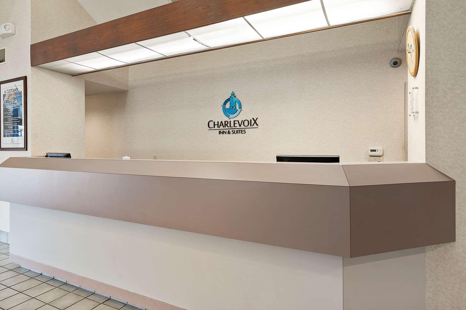 Charlevoix Inn & Suites Surestay Collection By Best Western Extérieur photo