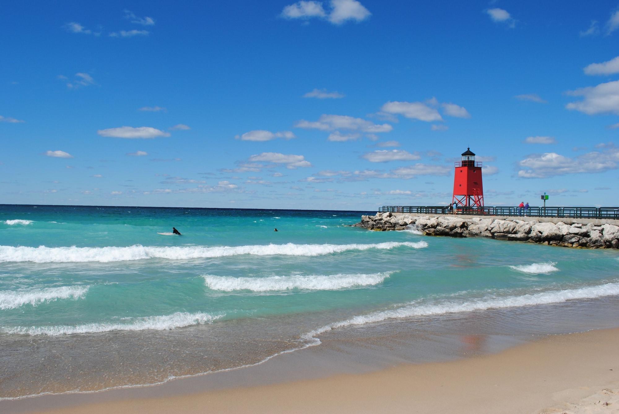Charlevoix Inn & Suites Surestay Collection By Best Western Extérieur photo
