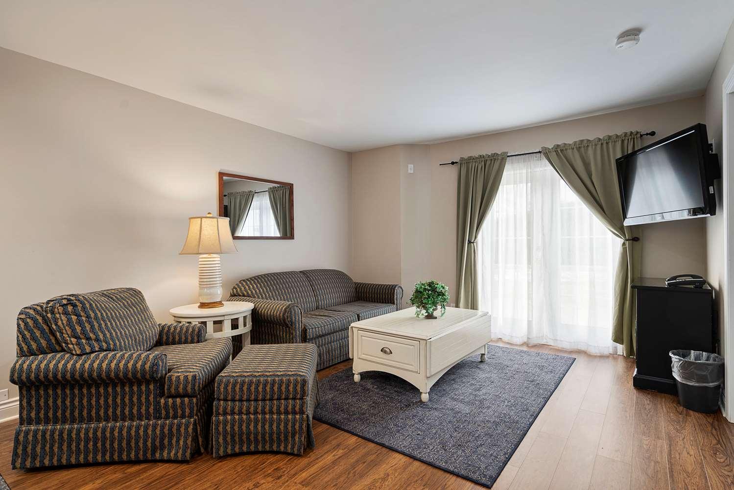 Charlevoix Inn & Suites Surestay Collection By Best Western Extérieur photo